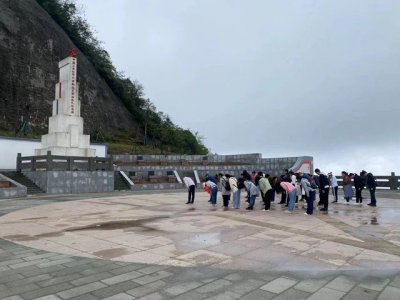 宜宾开大开展“缅怀革命先烈  追寻红色记忆”主题党日活动