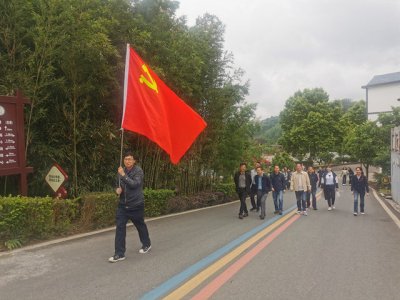 学习春风精神  奋进开大事业