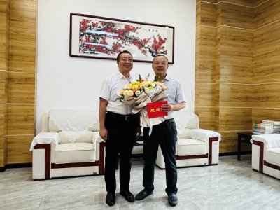 田贵荣局长到宜宾开放大学慰问专家教授